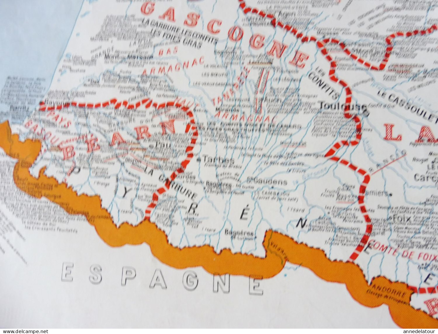 CARTE  GASTRONOMIQUE DE LA FRANCE par A. Bourguignon ( à assembler)   dim. 57 x 38cm   et  27 x 38cm