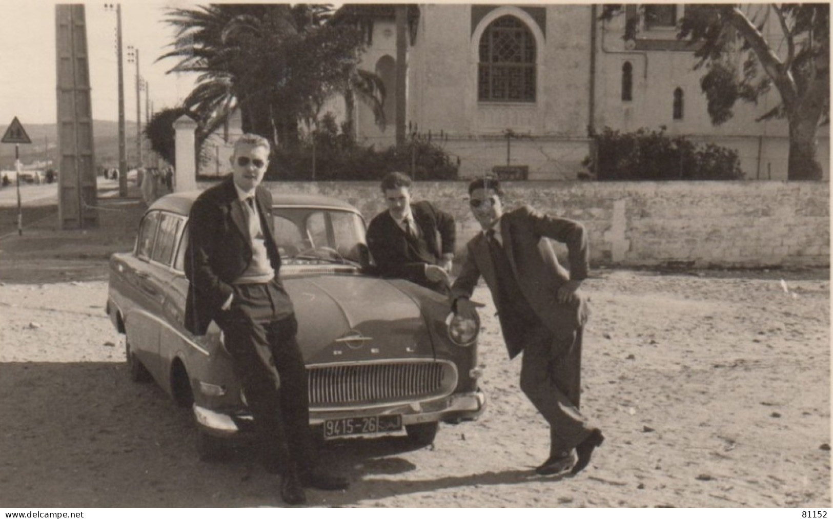 Militaria   Photo  Dim 85x115 Venant D'un Album D' AVIATION  En AFRIQUE DU NORD De 1957 à 1959 Avec " VOITURE  OPEL " - Aviazione