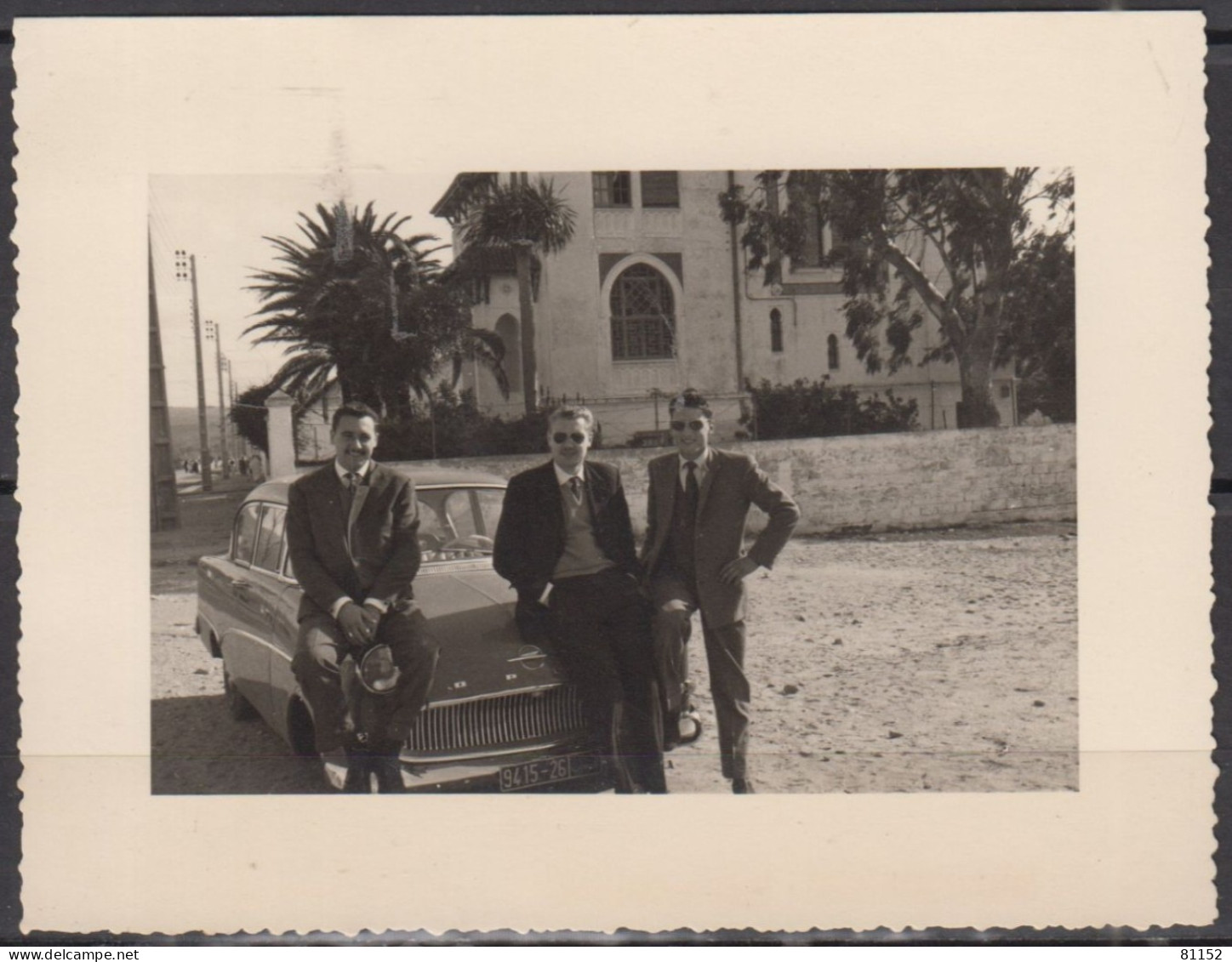 Militaria   2 Photos  Dim 85x115 Venant D'un Album D' AVIATION  En AFRIQUE DU NORD De 1957 à 1959 Avec " VOITURE  OPEL " - Aviazione