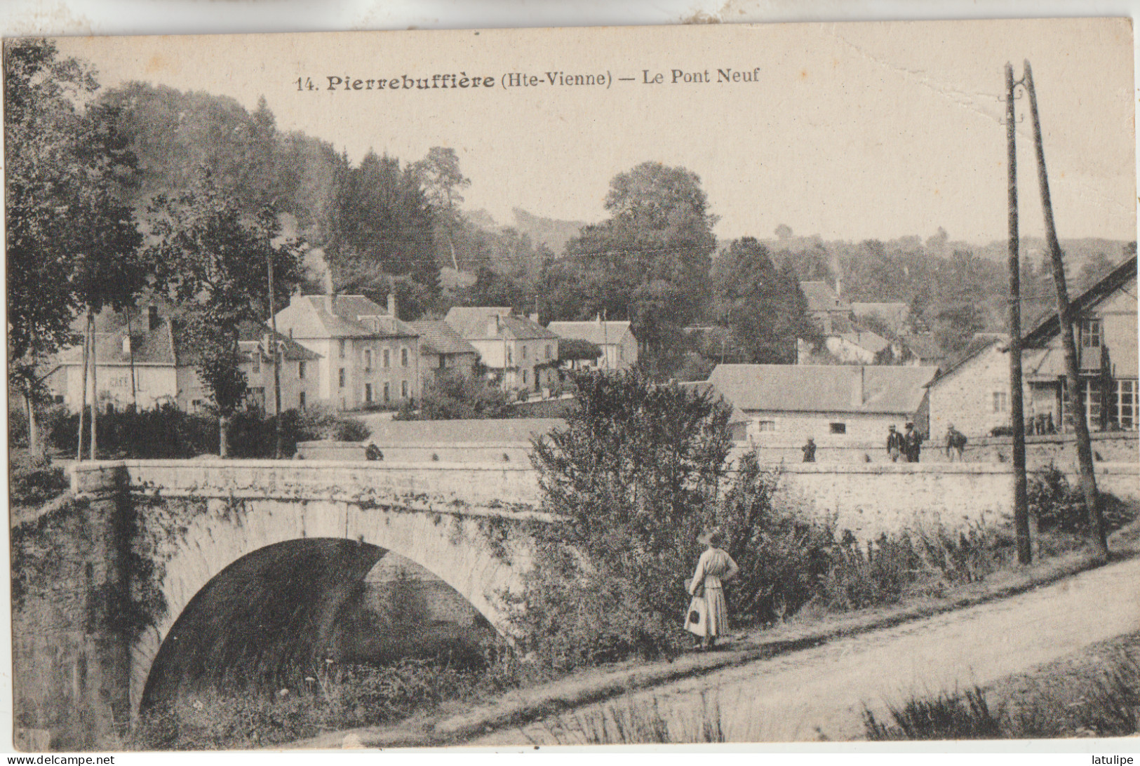 Pierre-Buffière  87  Carte Non  Circulée Le Pont-Neuf Et Route Et La Place Animées - Pierre Buffiere