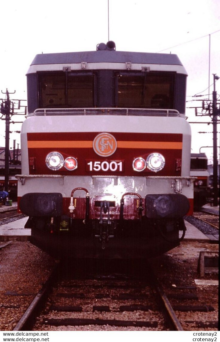 Photo Diapo Diapositive Slide Train Wagon Locomotive Electrique SNCF BB 15001 à LA VILLETTE Le 10/01/1992 VOIR ZOOM - Diapositives