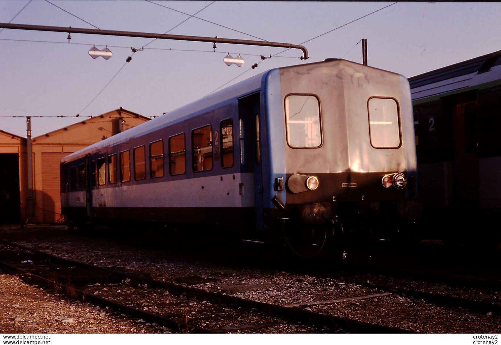 Photo Diapo Diapositive Slide Train Wagon Locomotive TER SNCF XR 6000 à DIJON Le 14/01/1992 VOIR ZOOM - Diapositives