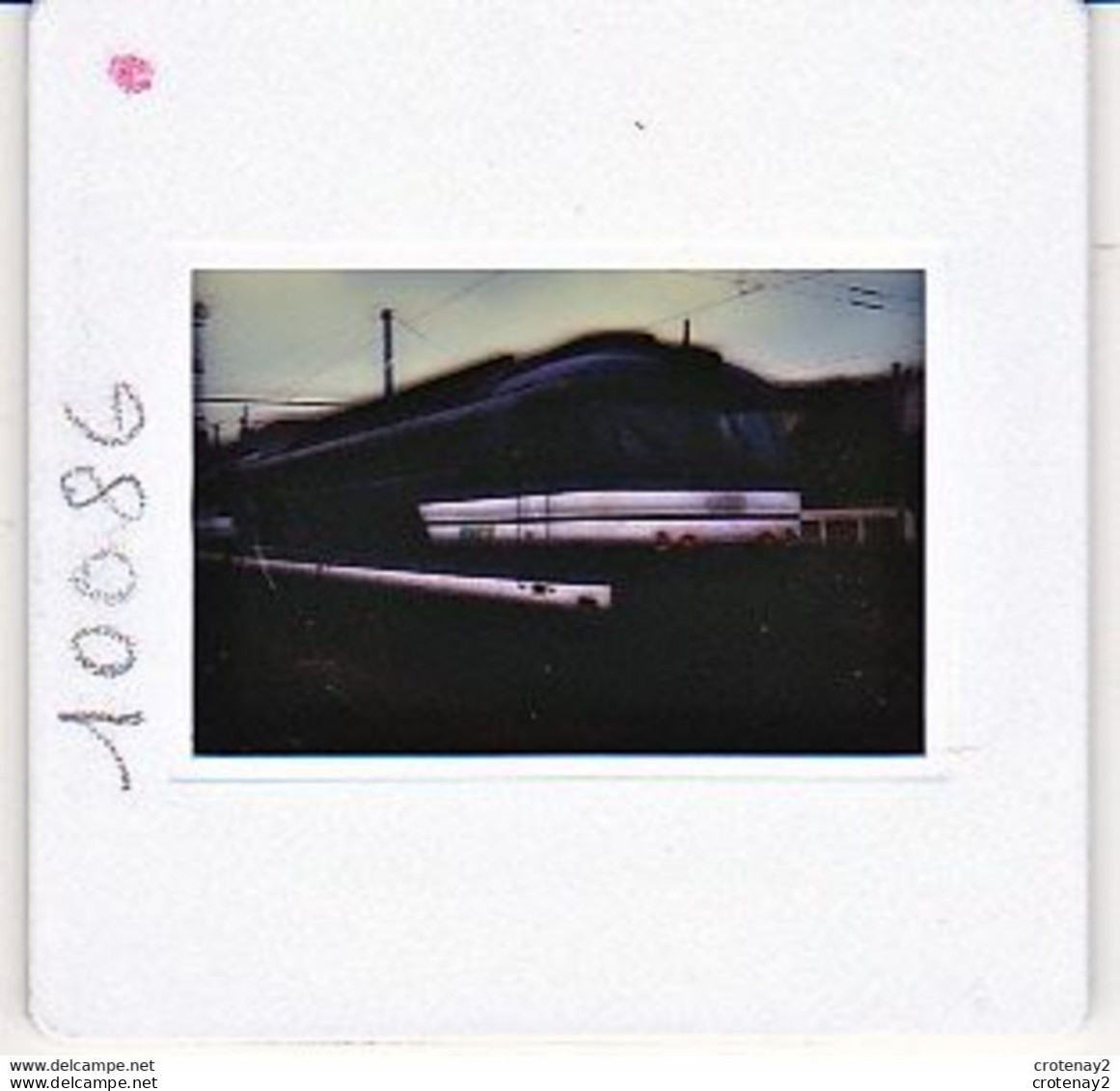 Photo Diapo Diapositive Slide Train Wagon Locomotive Diesel SNCF BB 67243 à NEVERS Le 26/06/1992 VOIR ZOOM - Diapositives