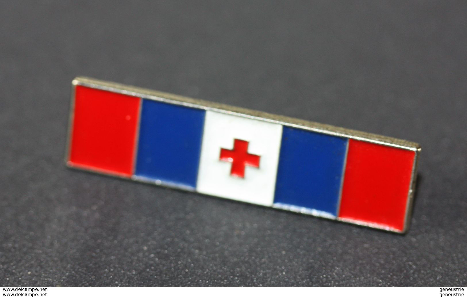 Bel Insigne Militaire "Croix Rouge Française" - Medizinische Dienste