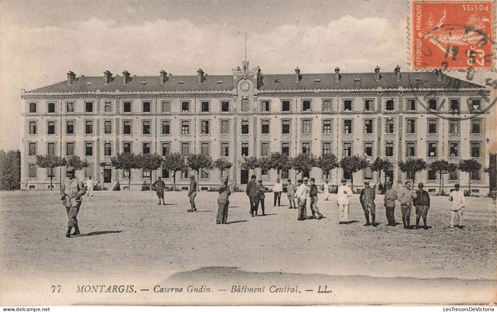 FRANCE - Montargis - Caserne Gubin - Bâtiment Central - Animé - Carte Postale Ancienne - Montargis