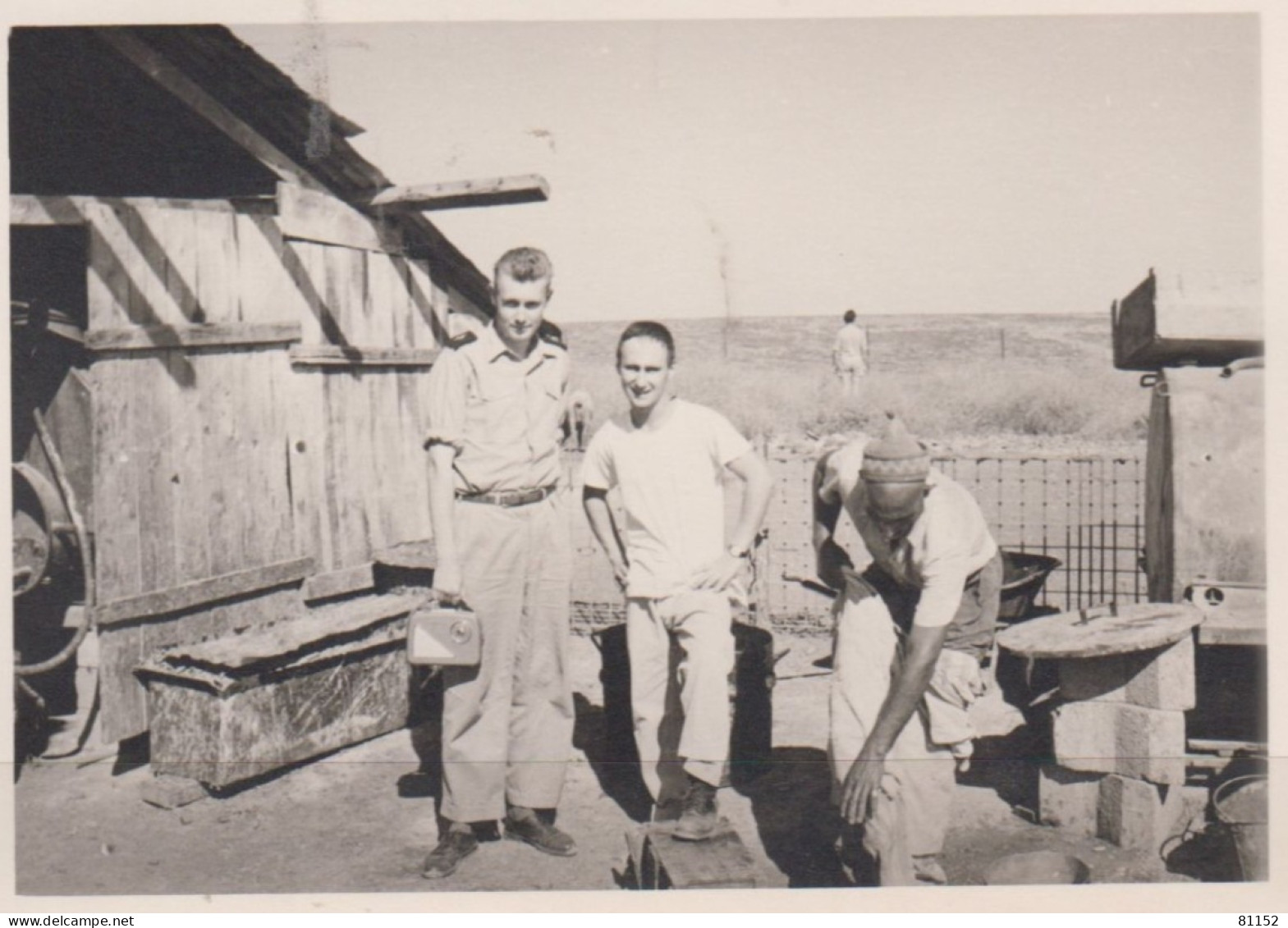 Militaria Photo De Militaires Dim 80x110 Venant D'un Album D' AVIATION  En AFRIQUE DU NORD De 1957 à 1959 - Aviazione