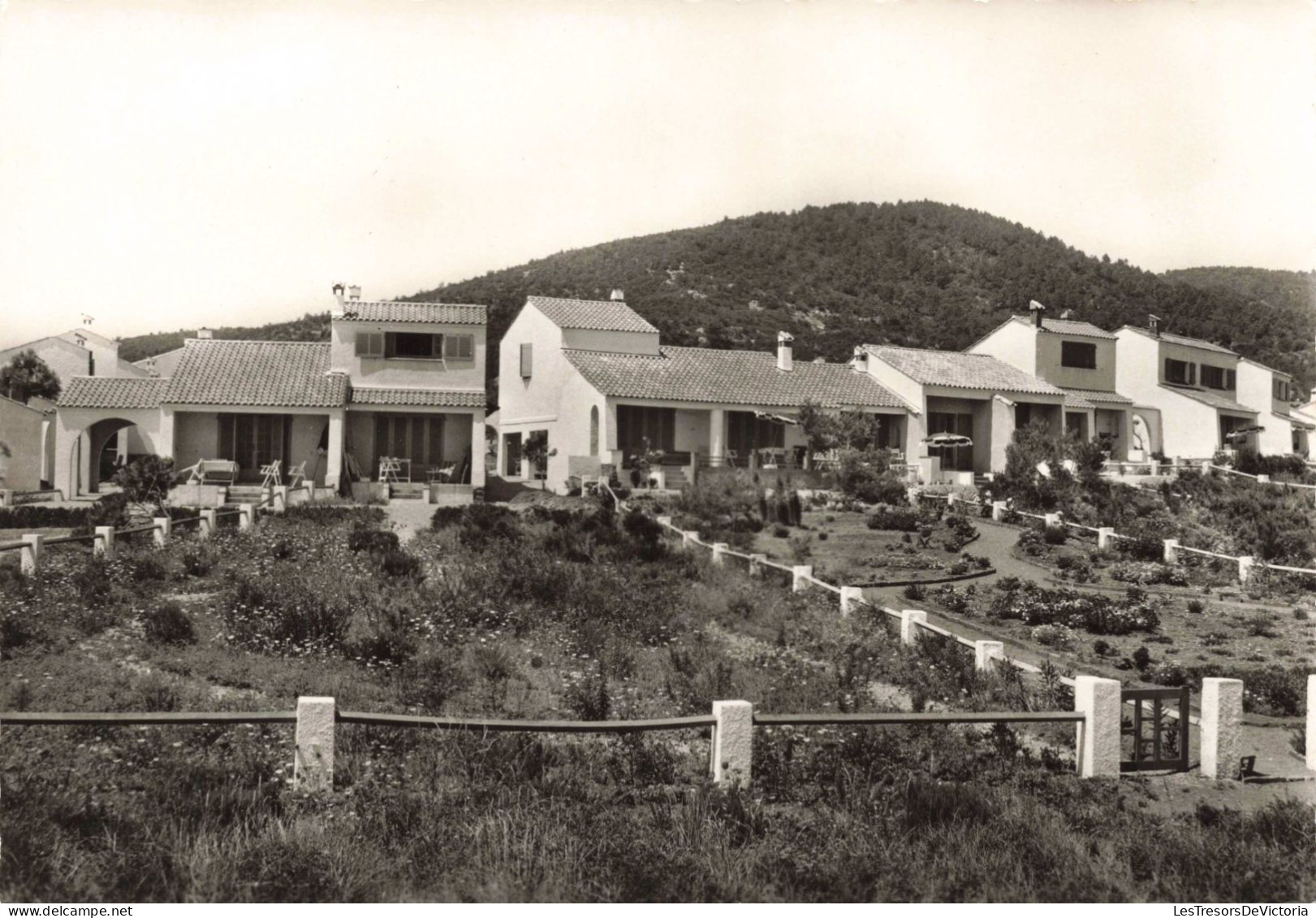 FRANCE - Calanques Des Issambres - Le Village Provençal - Groupe Sud - Carte Postale Ancienne - Sonstige & Ohne Zuordnung