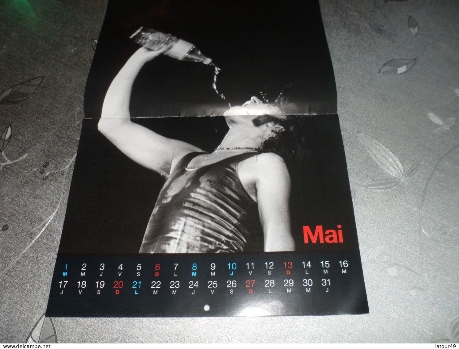 calendrier  johnny hallyday avec poster 2018   22 x  30 cm