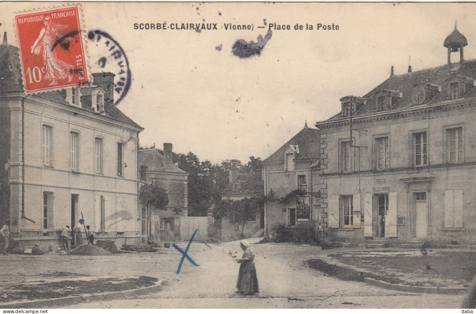 Scorbé-Clairvaux.  Place De La Poste - Scorbe Clairvaux