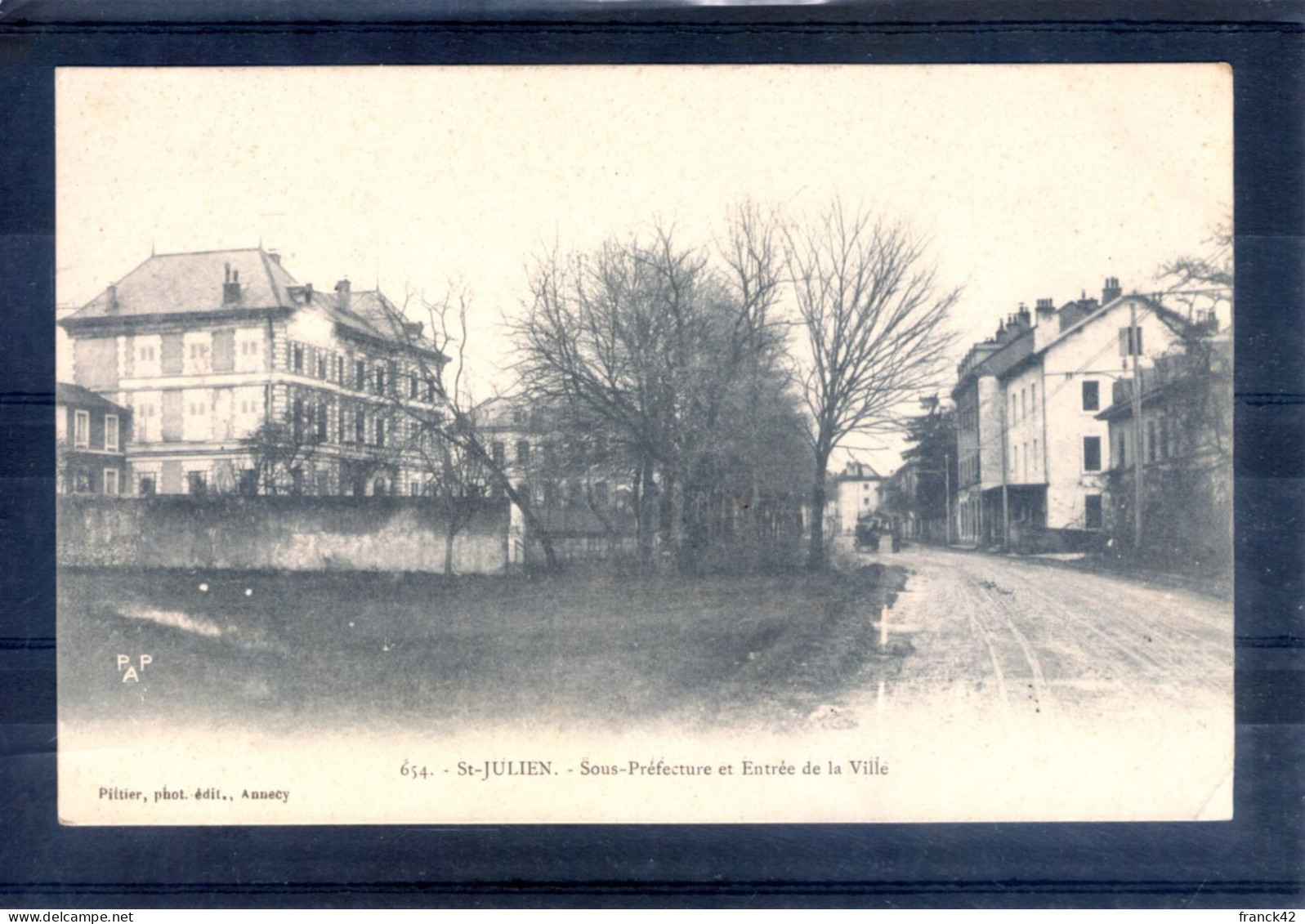 74. Saint Julien. Sous-préfecture Et Entrée De La Ville - Saint-Julien-en-Genevois