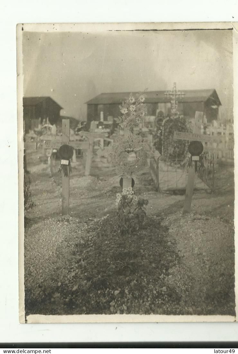 Photo  Cimetiere  Militaire Devant Campement  Sur Les Croix  Il Est Marque 142 ..9  X 12 Cm - 1914-18
