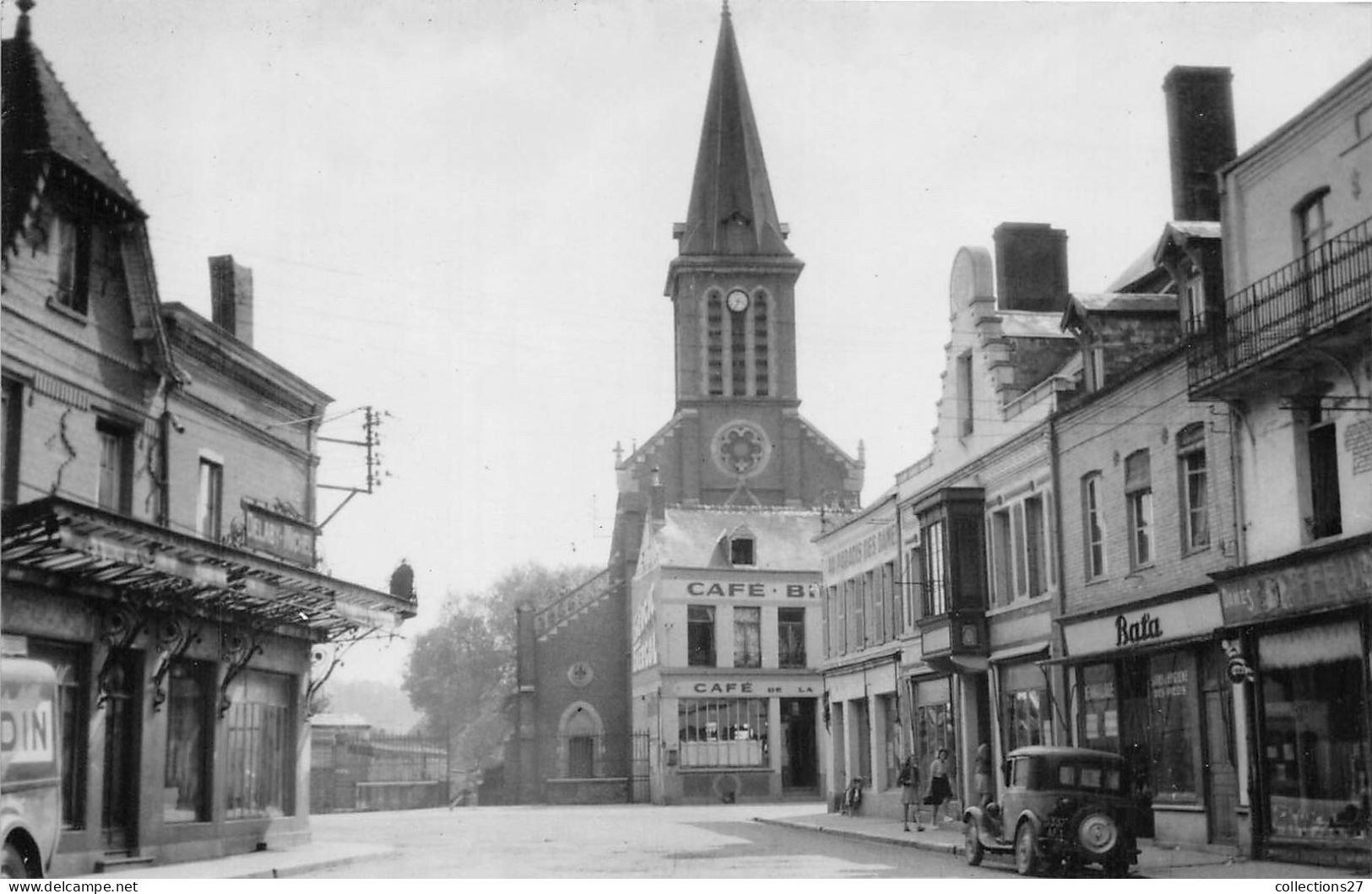 02-HIRSON - PLACE PASTEUR ET L'EGLISE NOTRE-DAME DE LOURDES - Hirson