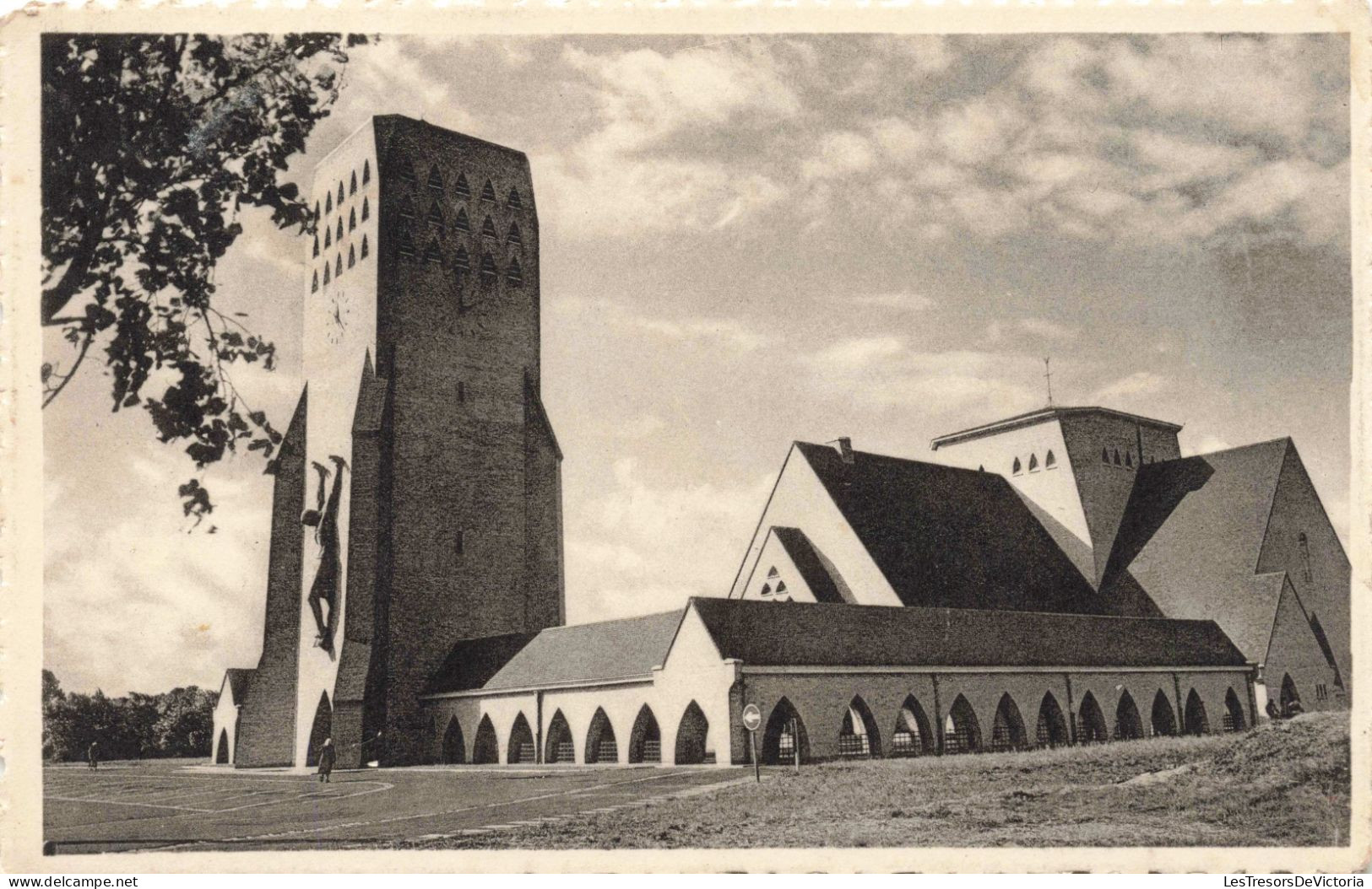 BELGIQUE - Ostduinkerke - Eglise St Nicolas - Carte Postale Ancienne - Oostduinkerke