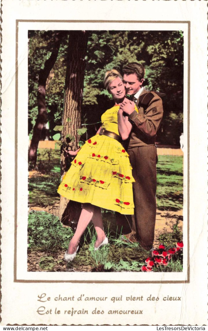 PHOTOGRAPHIE - Couple - Le Refrain Des Amoureux - Colorisé - Carte Postale - Photographs