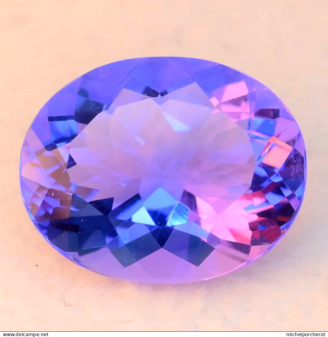 Superbe Fluorite Change De Couleur. Dimensions - Autres & Non Classés