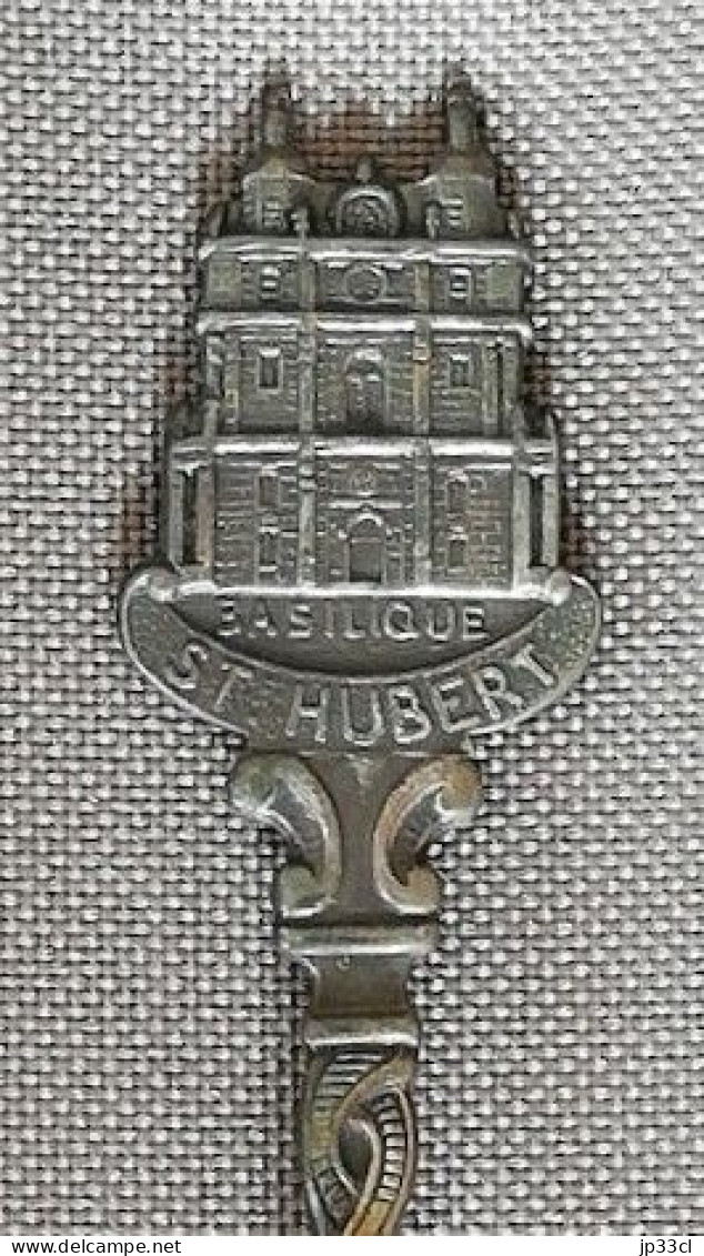 Petite Cuiller De Collection En Argent Surmontée D'une Vue De La Basilique De St-Hubert Avec Mention Hendi.90 Au Dos - Löffel