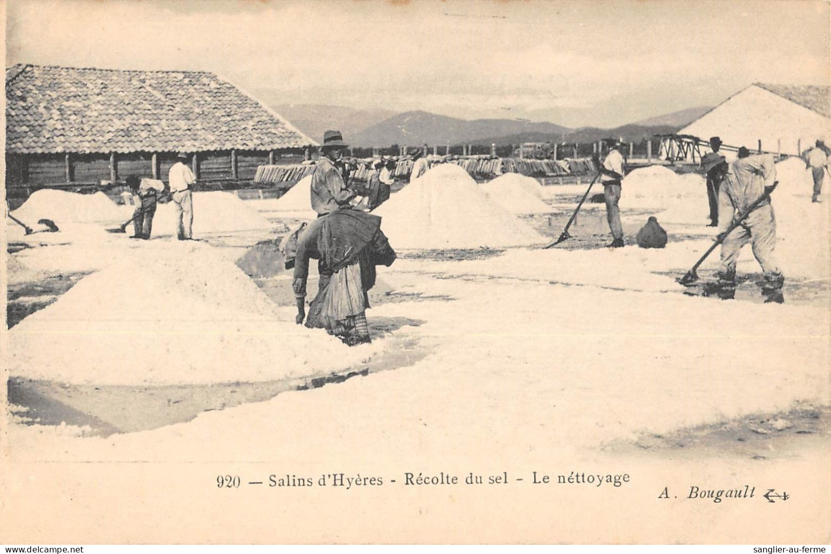 CPA 83 SALINS D'HYERES / RECOLTE DU SEL / LE NETTOYAGE - Hyeres