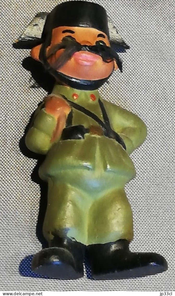 Petite Figurine En Terre Cuite Représentant Un Garde Civil Espagnol Avec Moustache (Guardia Civil) - Autres & Non Classés
