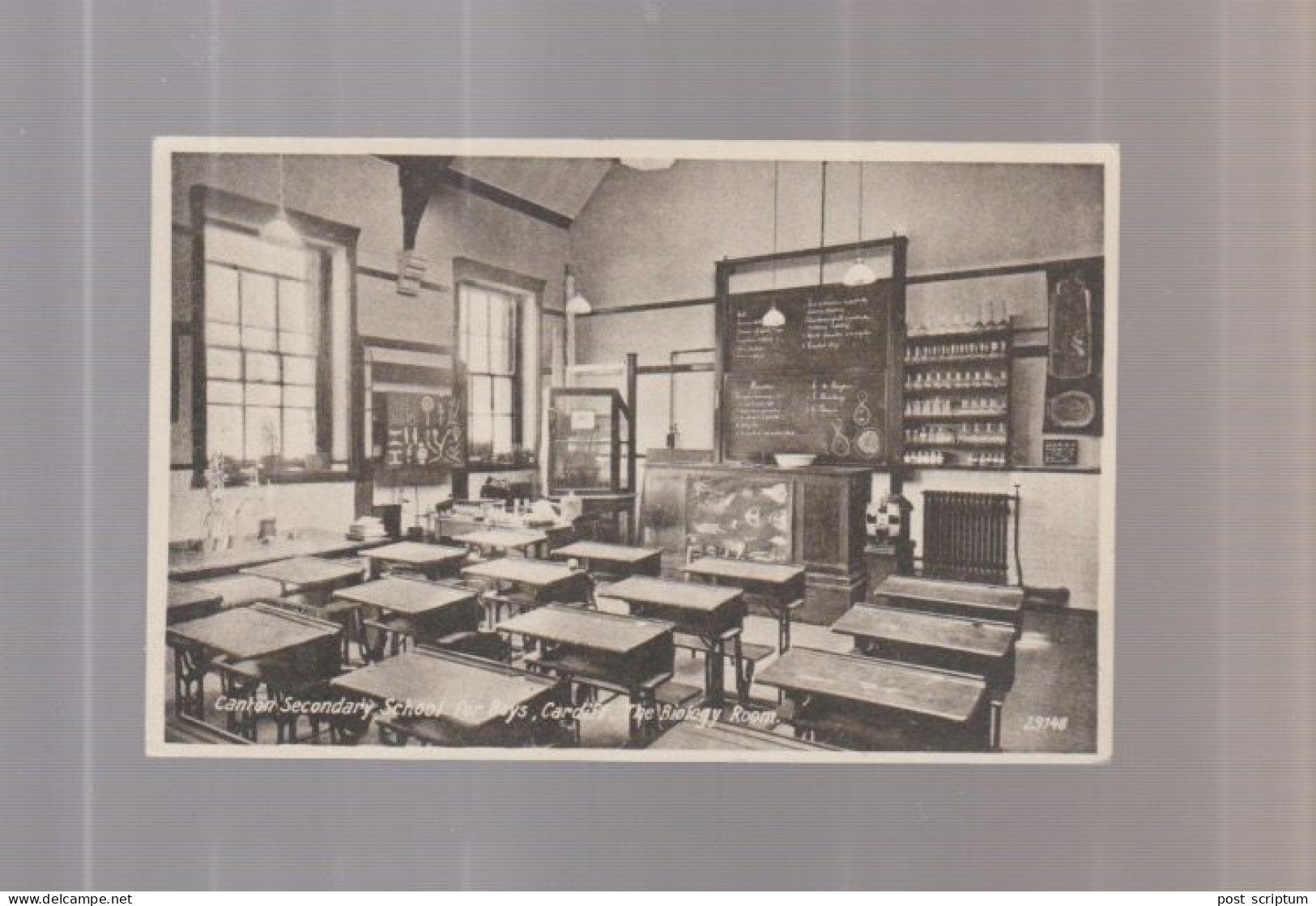 Royaume-Uni -   Pays De Galles - Cardiff - Canton Secondary School For Boys   - The Biology Room - Glamorgan