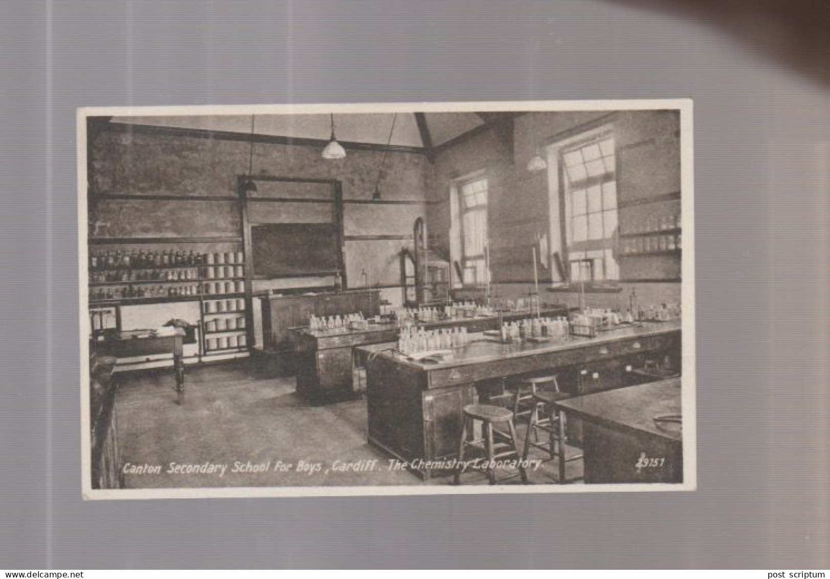 Royaume-Uni -   Pays De Galles - Cardiff - Canton Secondary School For Boys   - The Chemistry Laboratory - Glamorgan