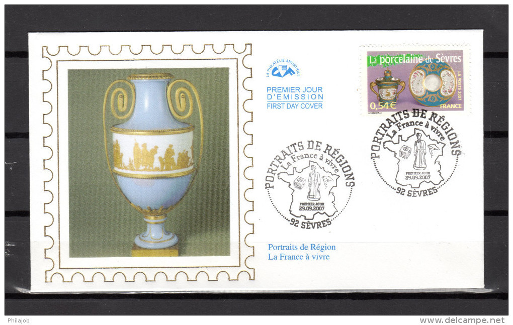 " LA FRANCE A VIVRE : LA PORCELAINE DE SEVRES " Sur Enveloppe 1er Jour En SOIE De 2007: Ed° CEF. N° YT 4094. FDC. - Porcelaine