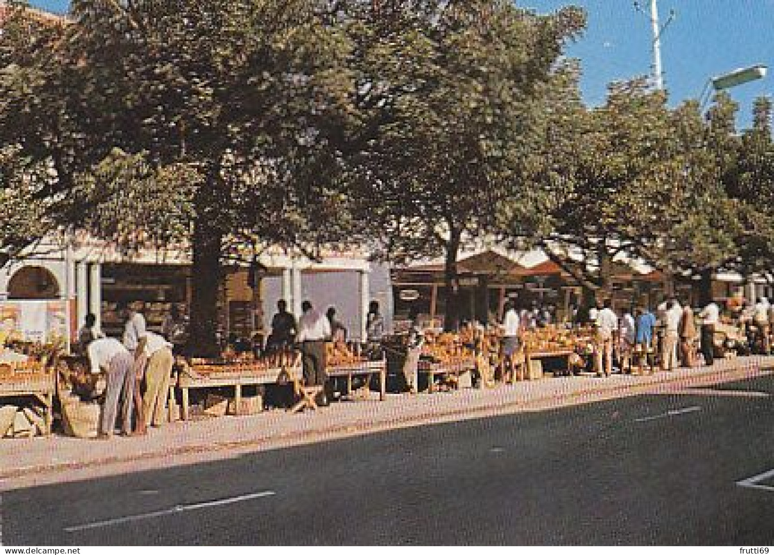 AK 168755 KENYA - Mombasa - African Wood Carving Stalls - Kenya