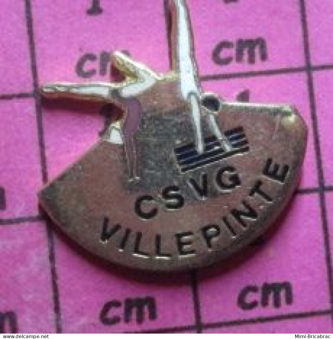 812H Pin's Pins / Beau Et Rare : Thème SPORTS / CLUB GYMNASTIQUE CSVG VILLEPINTE - Gymnastik