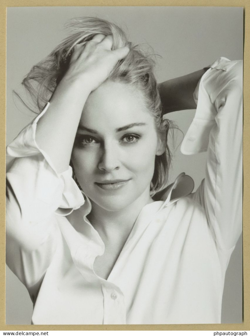 Sharon Stone - American Actress - Authentic Signed Card + Photo - COA - Actors & Comedians