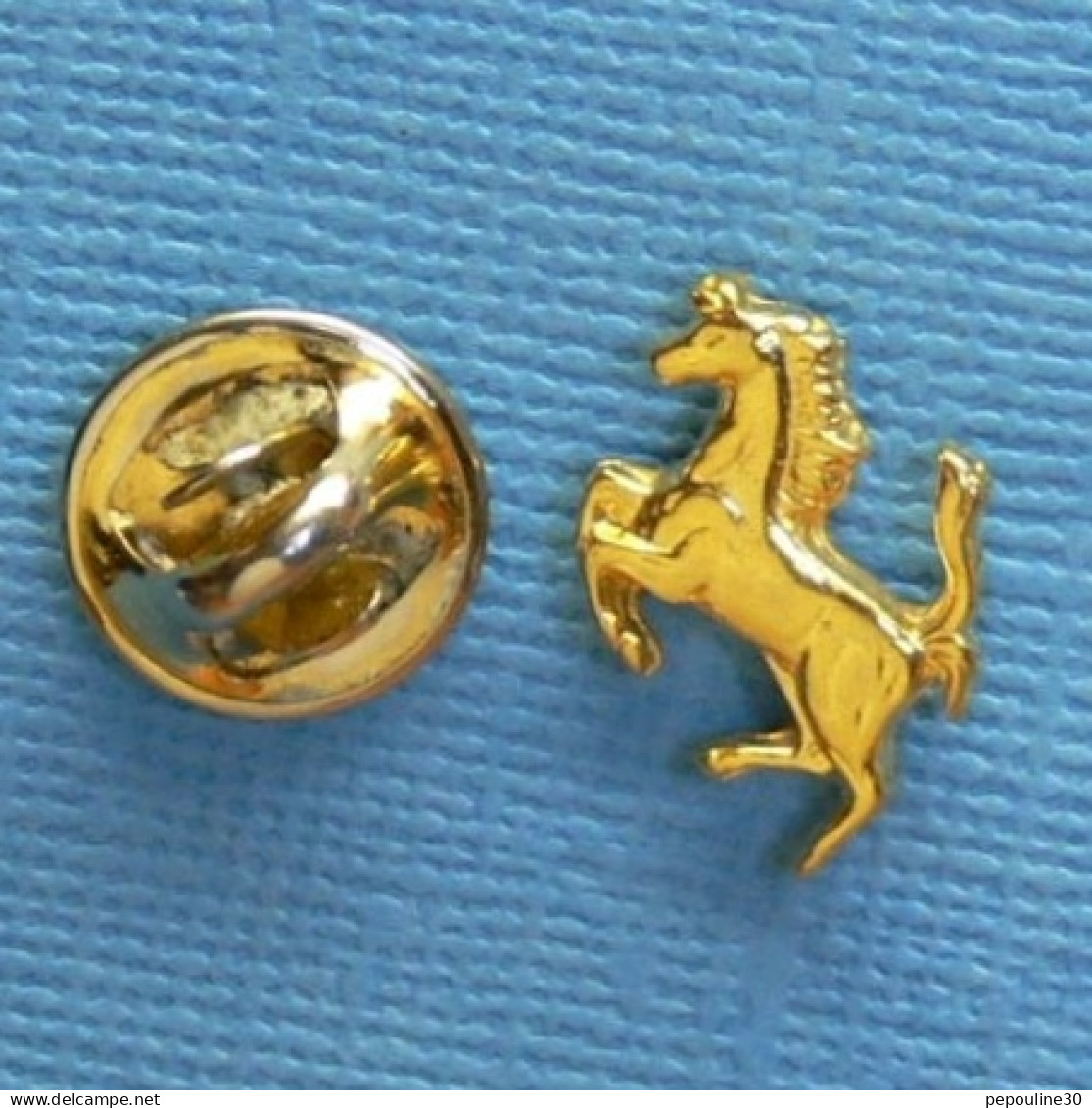 1 PIN'S //  ** EMBLÈME DE LA SCUDERIA FERRARI / EST UN CHEVAL CABRÉ ** - Ferrari