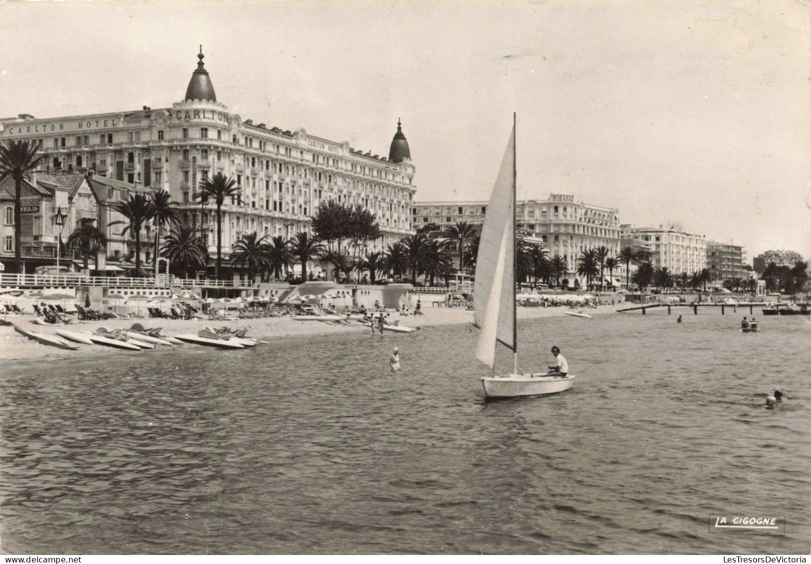 FRANCE - Cannes - La Plage Et Les Hôtels - Carte Postale Ancienne - Cannes