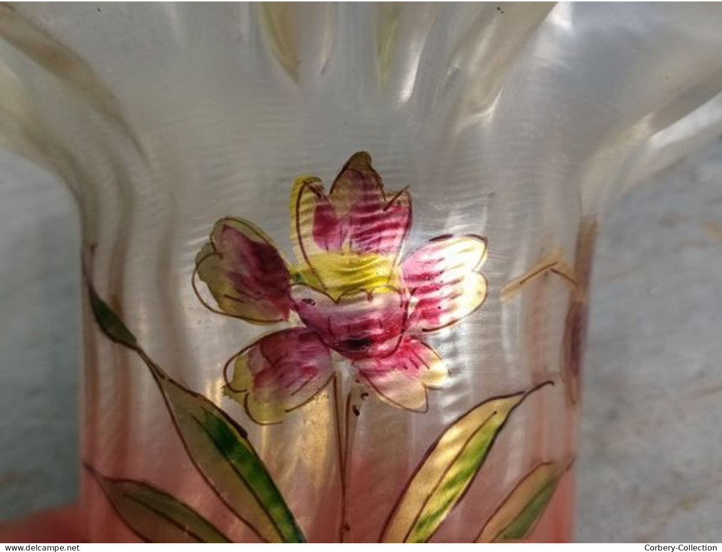 Tulipe Lampe à Pétrole Verre Émaillé Décor de Fleurs et Dorure