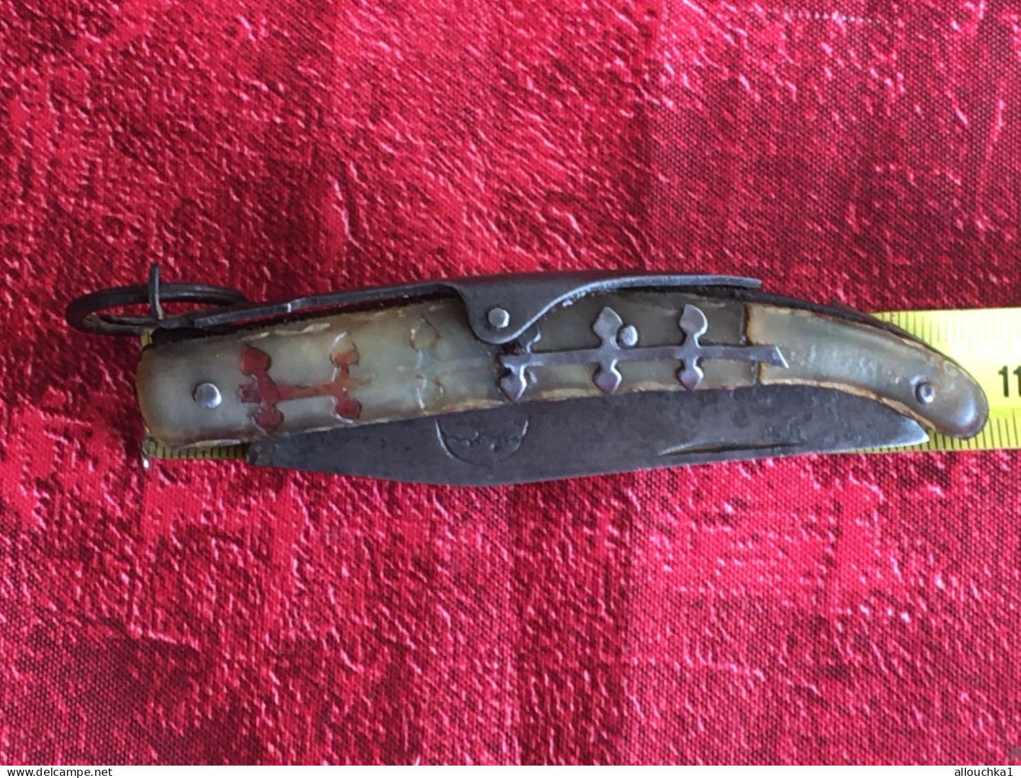 1940  scoutisme- Couteau de scout cran d'arrêt de collection-à réparer décor métal partiellement arraché-protection man