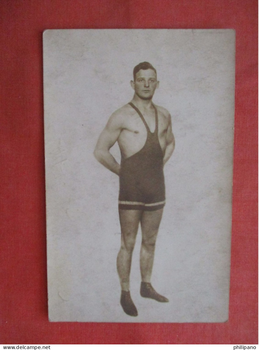 RPPC.  Wrestler  Ref 6208 - Lutte