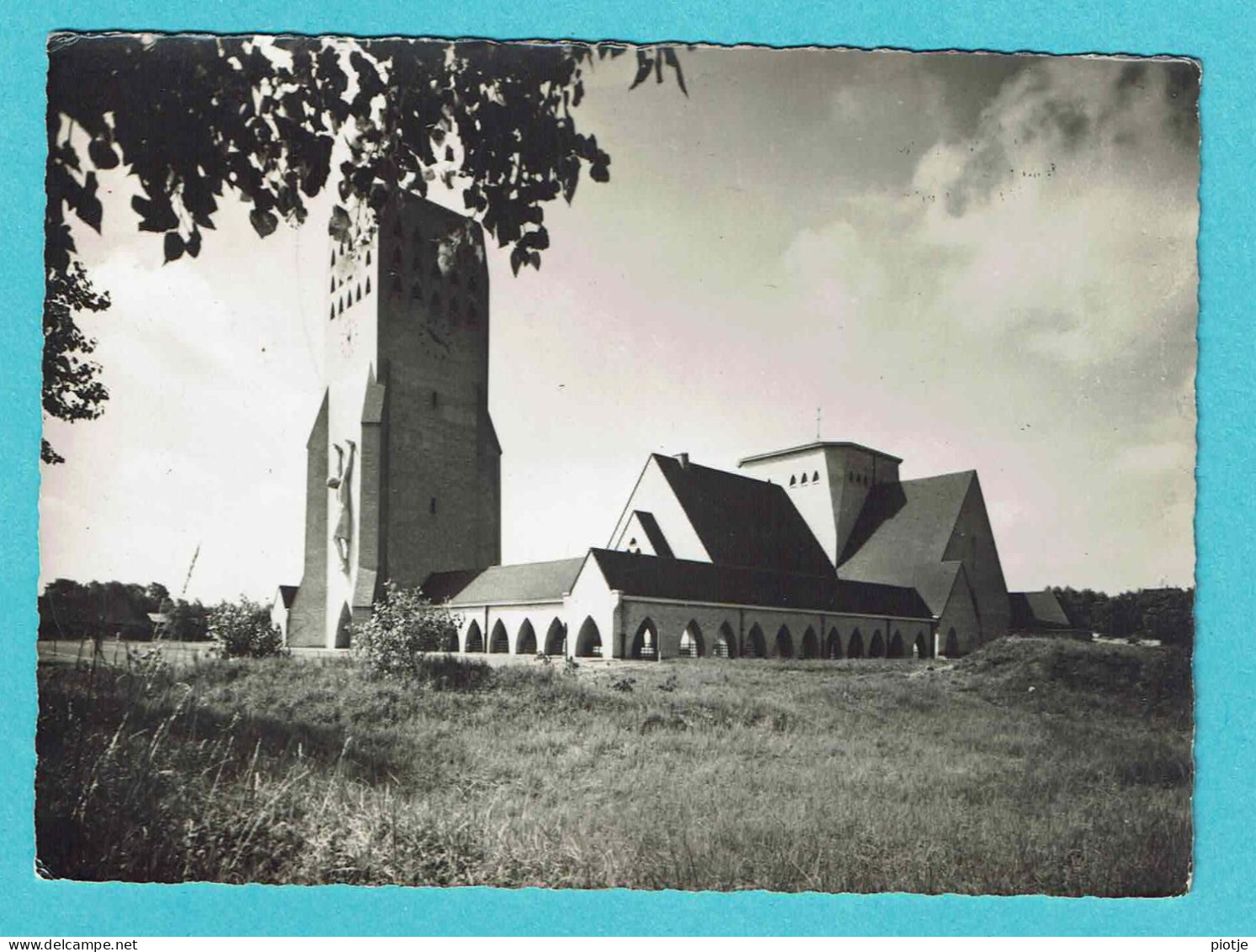 * Oostduinkerke (Kust - Littoral) * (Editions J. Wellens, Nr 168.2) Sint Niklaas Kerk, église Saint Nicolas, Arch Gilson - Oostduinkerke