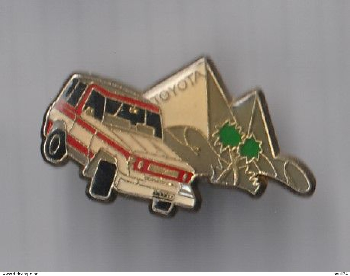 PIN'S THEME  VOITURE  TOYOTA   RALLYE  4 X 4   PYRAMIDE - Toyota