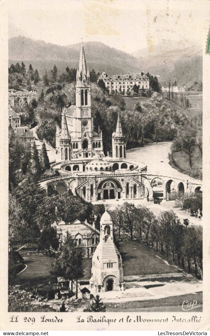 FRANCE - Lourdes - La Basilique Et Le Monument - Carte Postale Ancienne - Lourdes