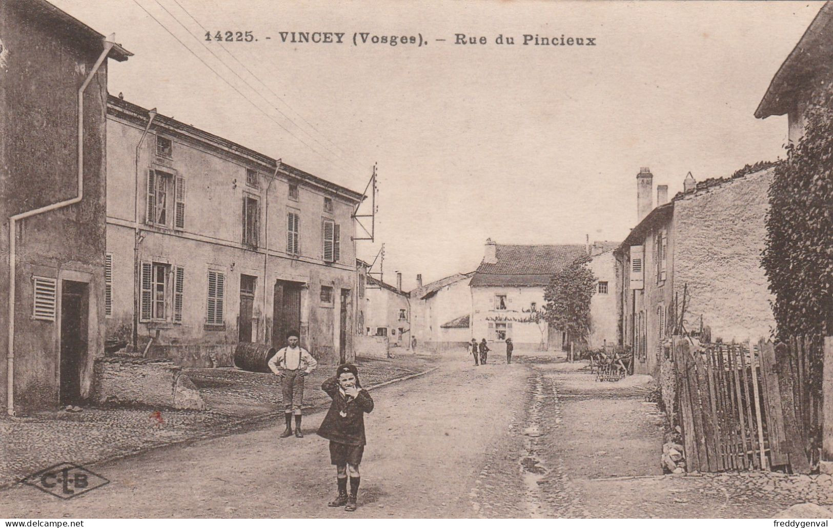 VINCEY RUE DU PINCIEUX - Vincey