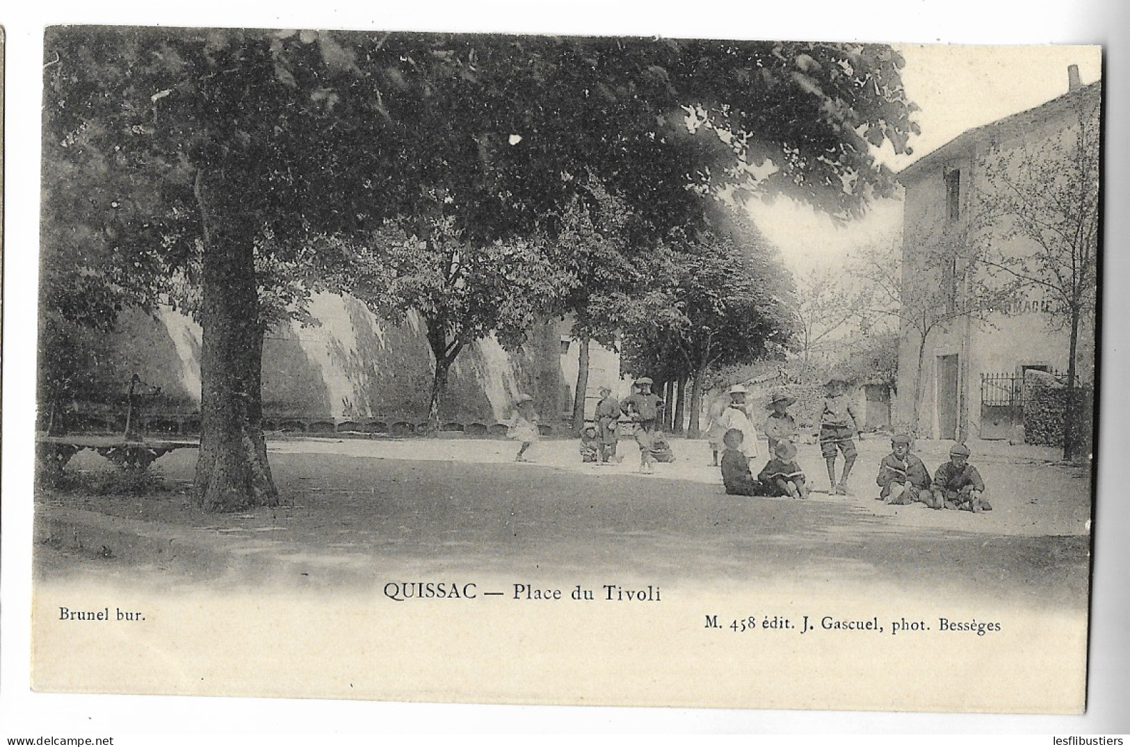 CPA 30 QUISSAC Place Du Tivoli - Quissac