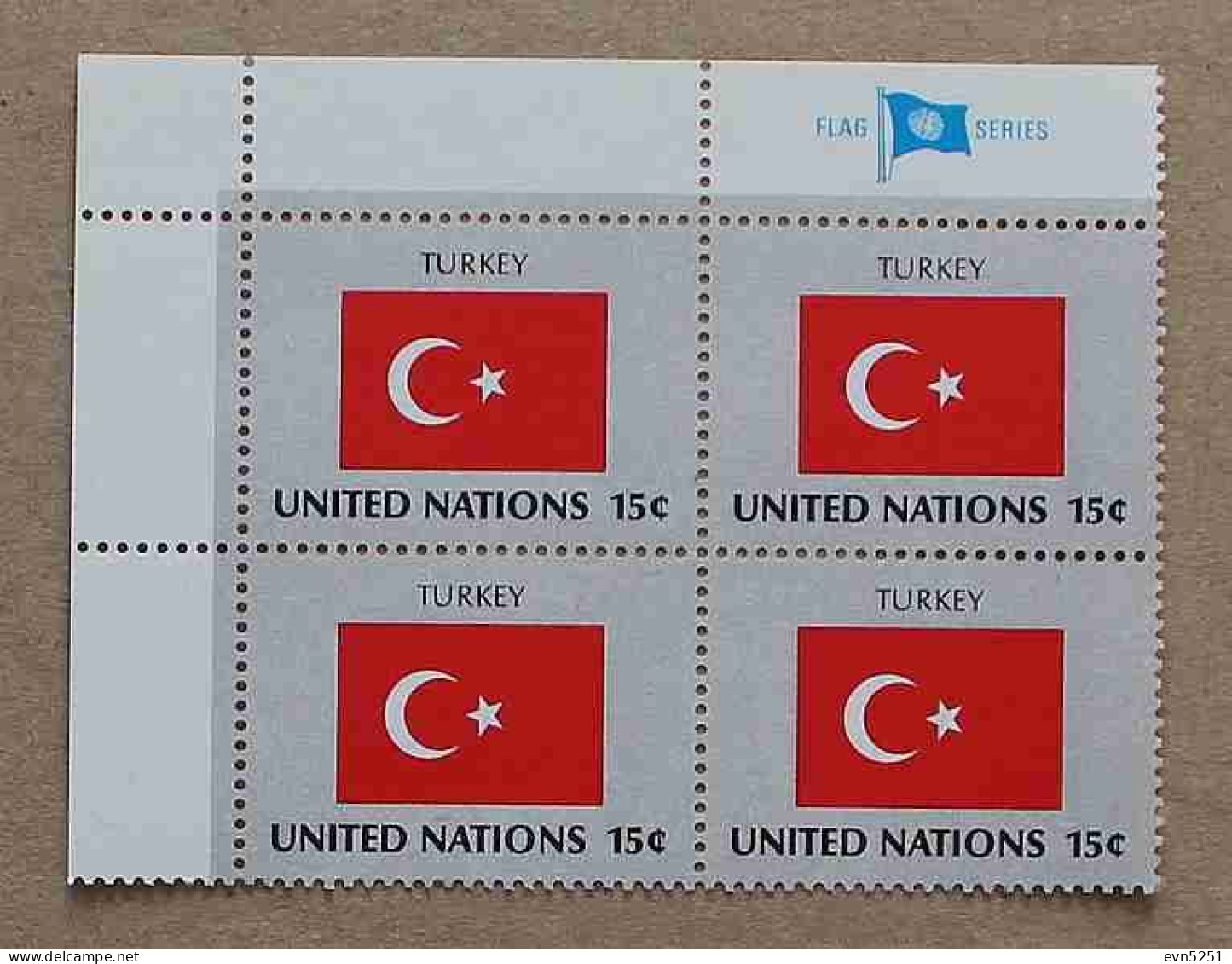 Ny80-01 : Nations-Unies (N-Y) - Drapeaux Des Etats Membres De L'ONU, Turquie Avec Une Vignette "FLAG SERIES" - Neufs