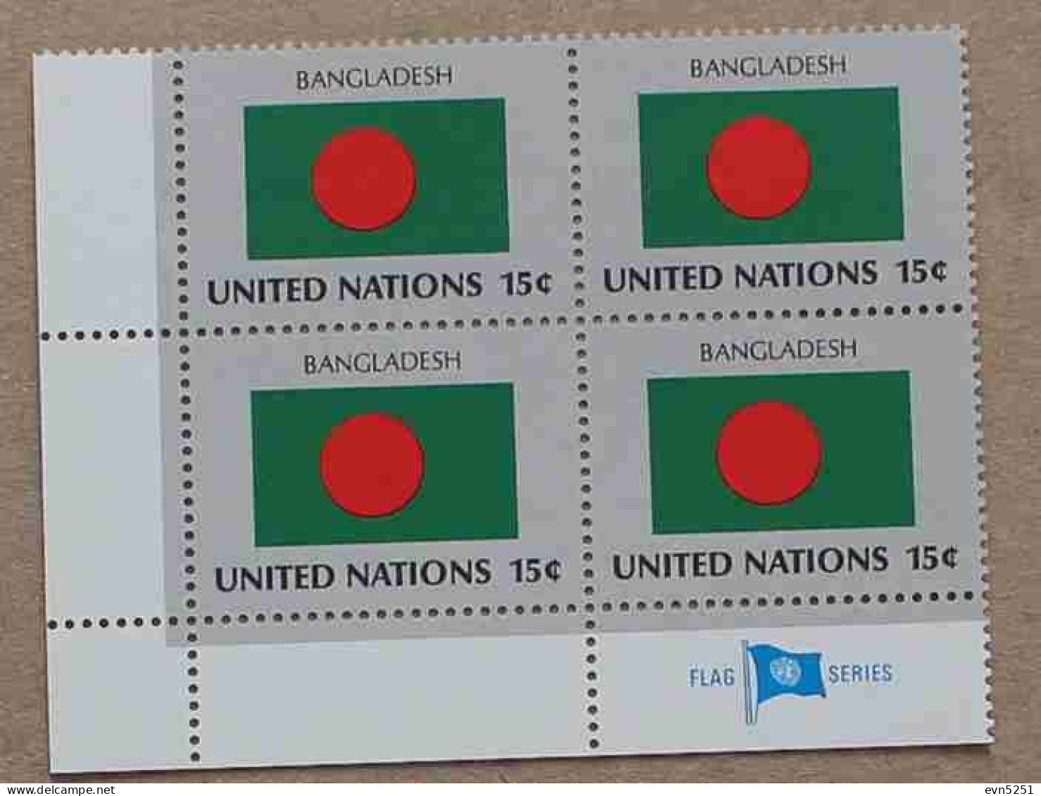 Ny80-01 : Nations-Unies (N-Y) - Drapeaux Des Etats Membres De L'ONU, Bangladesh Avec Une Vignette "FLAG SERIES" - Neufs