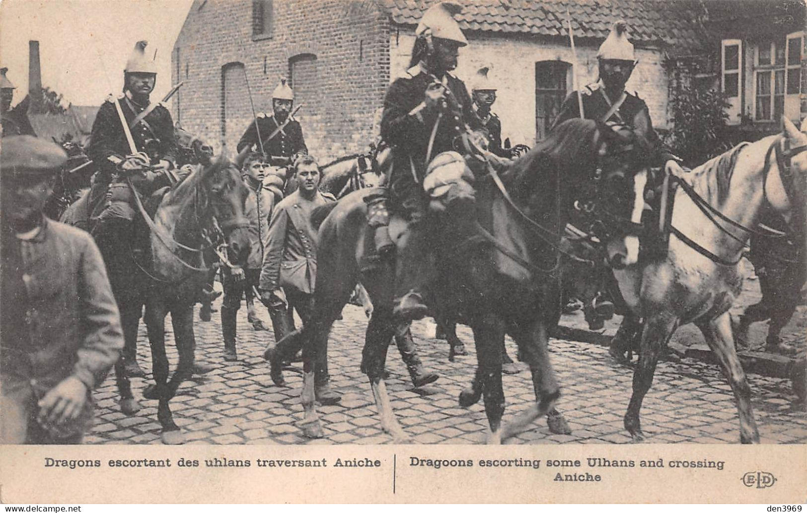 Dragons Escortant Des Uhlans Traversant ANICHE (Nord) - Dragoons Escorting Some Ulhans And Crossing Aniche - Chevaux - Aniche