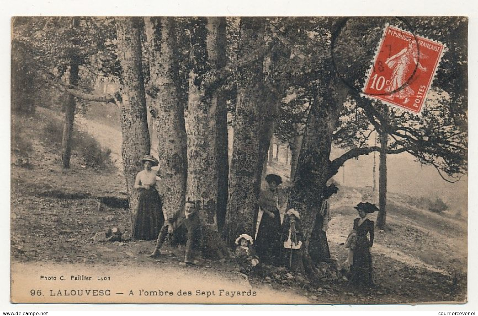CPA - LA LOUVESC (Ardèche) - A L'Ombre Des Sept Fayards - La Louvesc