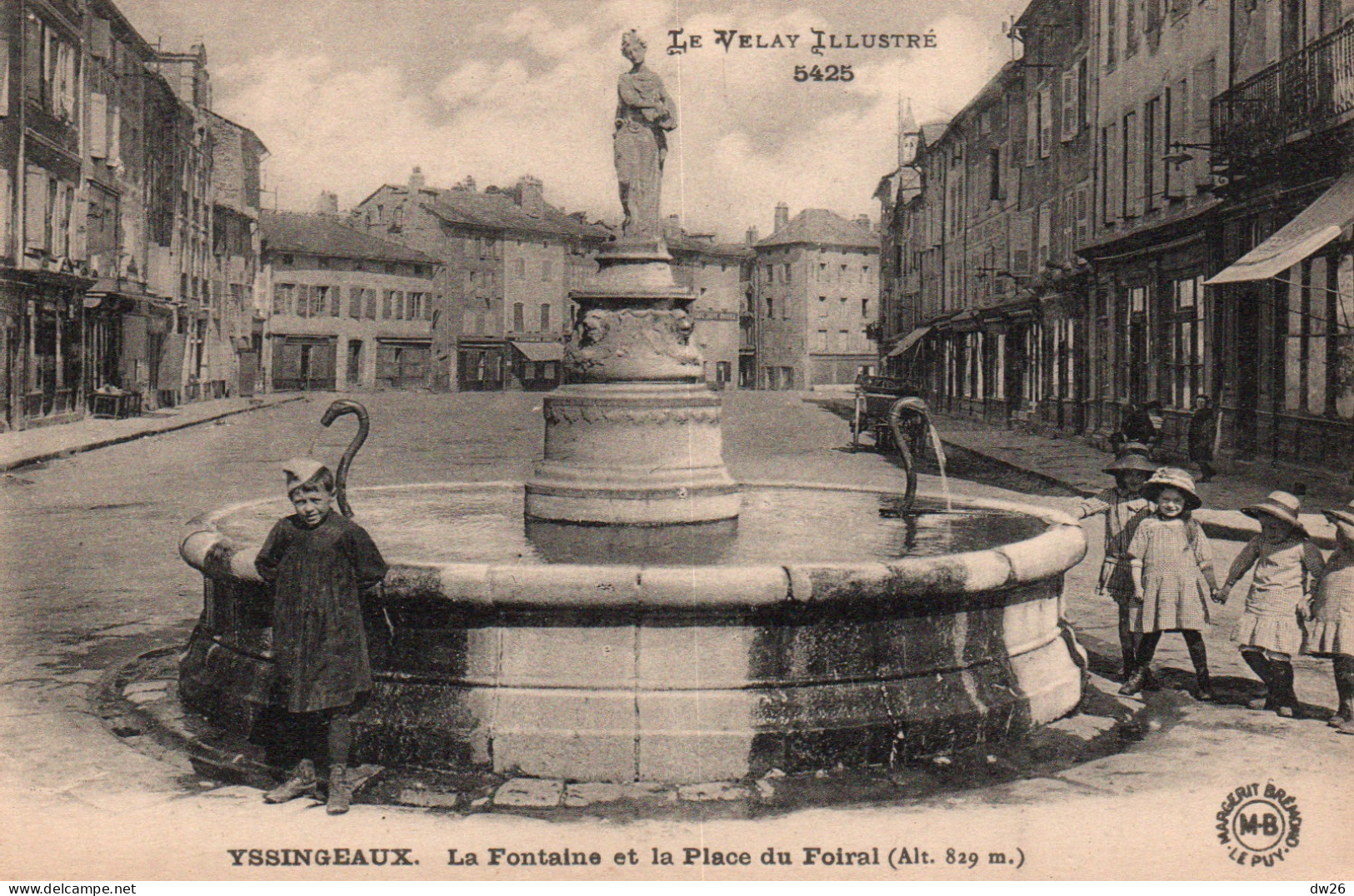 Yssingeaux (Le Velay Illustré, Haute-Loire) La Fontaine Et La Place Du Foiral, Enfants Des écoles - Carte Non Circulée - Yssingeaux