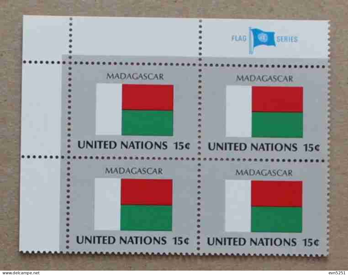 Ny80-02 : Nations-Unies (N-Y) - Drapeaux Des Etats Membres De L'ONU, Madagascar Avec Une Vignette "FLAG SERIES" - Neufs