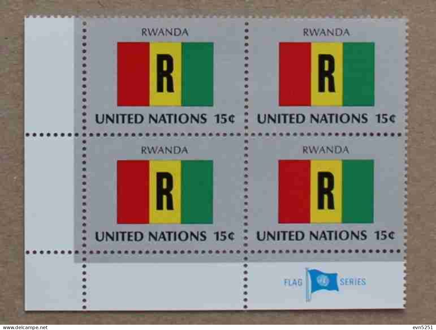 Ny80-02 : Nations-Unies (N-Y) - Drapeaux Des Etats Membres De L'ONU, Rwanda Avec Une Vignette "FLAG SERIES" - Neufs