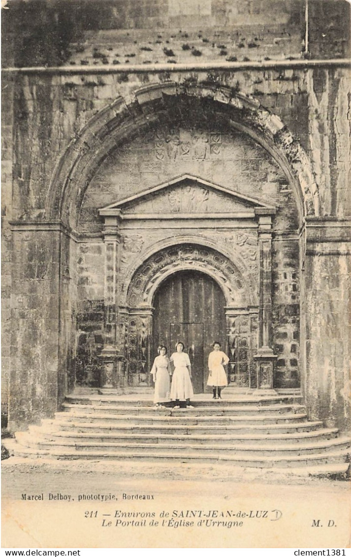 Environs De Saint Jean De Luz Le Portail De L'eglise D'urrugne - Urrugne