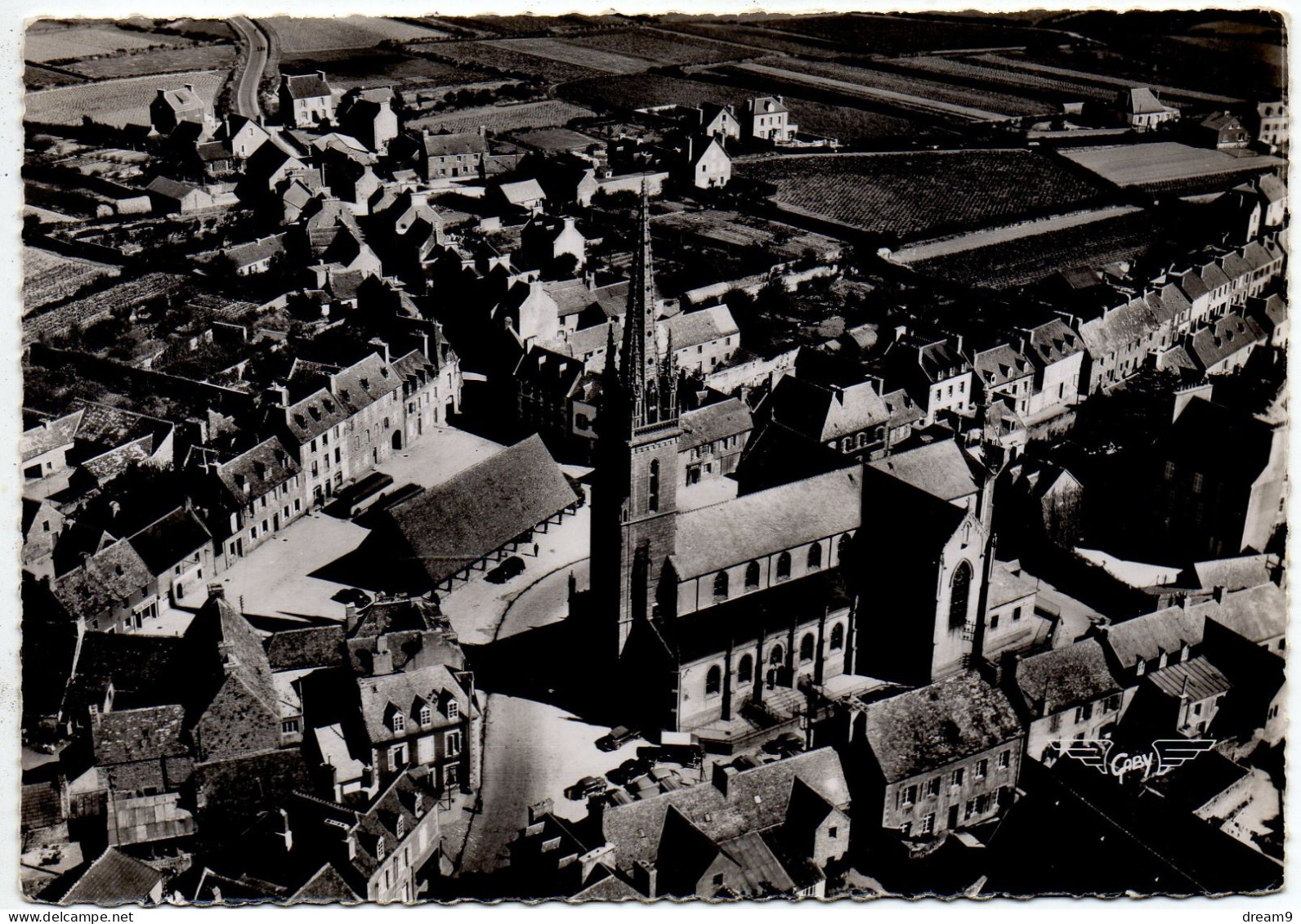 29 PLOUESCAT - Vue Aérienne - Place De L'Eglise Et Les Halles - Plouescat