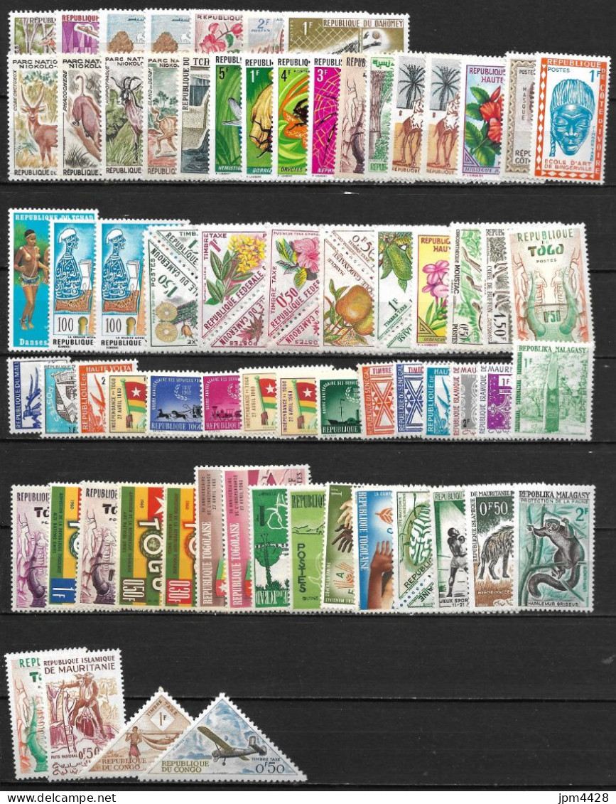 Afrique Lot De 135 Timbres Neufs ** - Lots & Kiloware (max. 999 Stück)