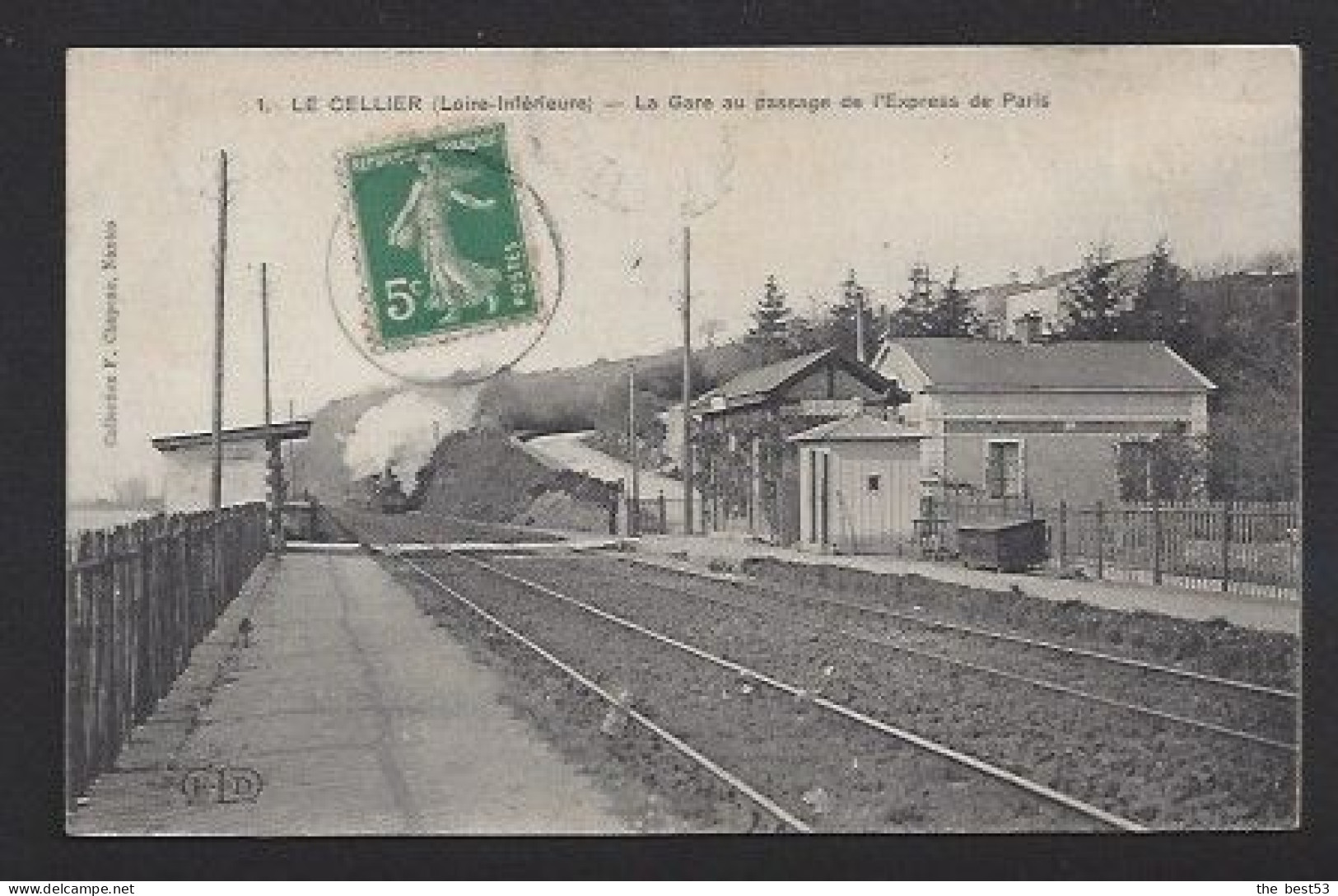 1  -  Le Cellier  -  La Gare Au Passage De L'Express De Paris - Le Cellier