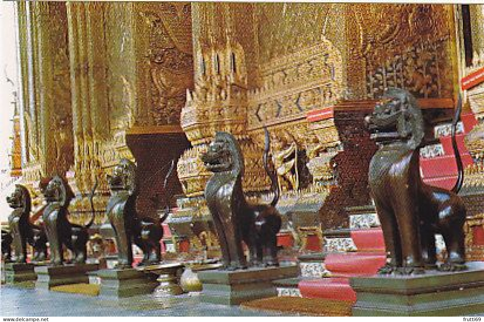 AK 169730 THAILAND - Bangkok - Wat Phra Keo - Many Brass-lions Infront The Design - Thaïlande